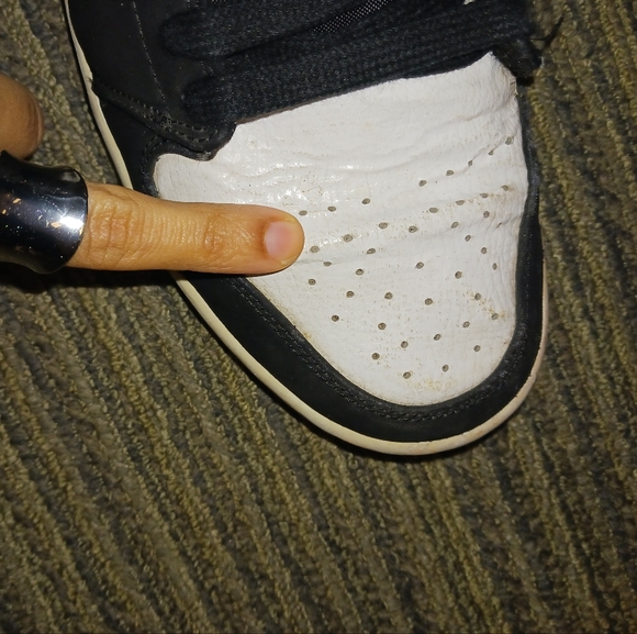 Men Nike Air Jordan 1 low black toe sneakers - Picture 11 of 16